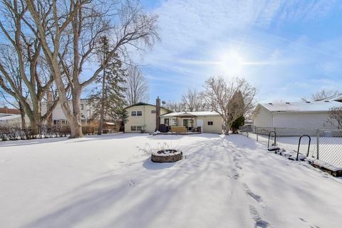 Tiny photo for 504 W Braeside Drive, Arlington Heights, IL 60004 (MLS # 12549281)
