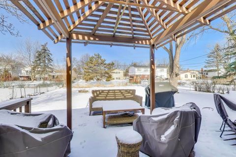 Tiny photo for 504 W Braeside Drive, Arlington Heights, IL 60004 (MLS # 12549281)