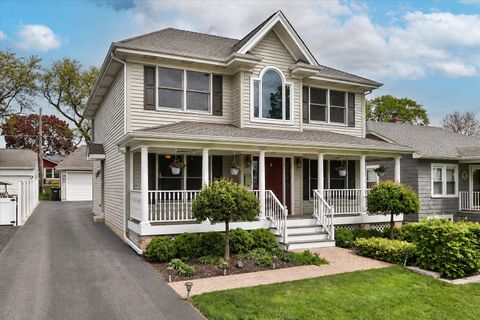 Photo of 52 W Glenlake Avenue, Roselle, IL 60172 (MLS # 12637514)