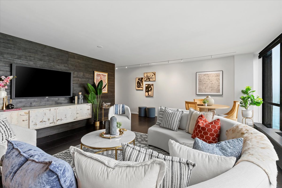 910 N Lake Shore Drive 1615