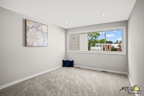 Tiny photo for 368 Cedar Tree Court, Hoffman Estates, IL 60169 (MLS # 12480318)