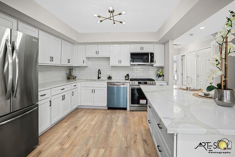 Tiny photo for 368 Cedar Tree Court, Hoffman Estates, IL 60169 (MLS # 12480318)