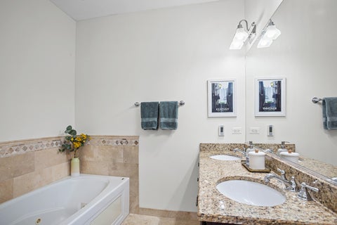 Tiny photo for 2450 W Montrose Avenue #3N, Chicago, IL 60618 (MLS # 12744910)