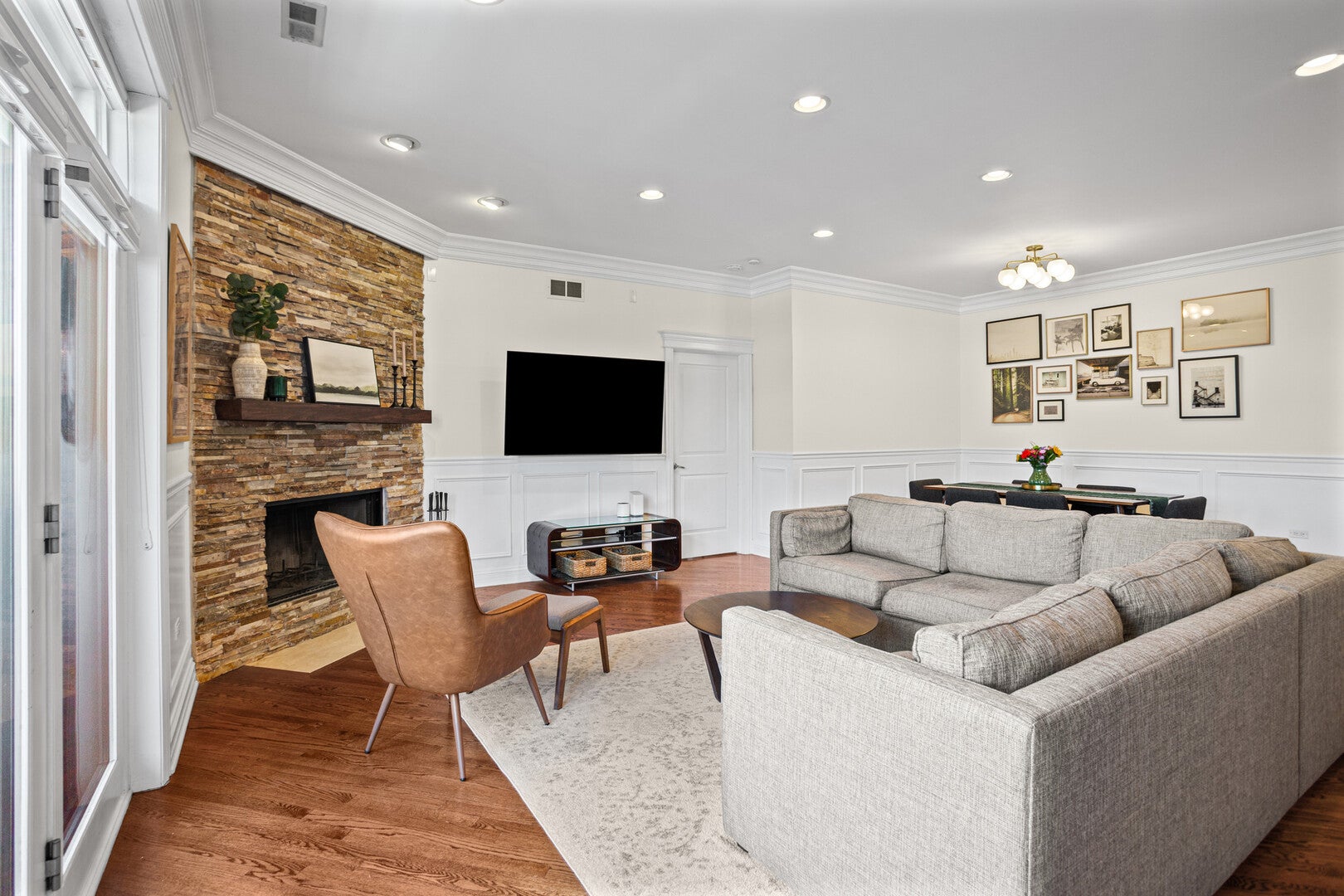 2450 W Montrose Avenue 3N