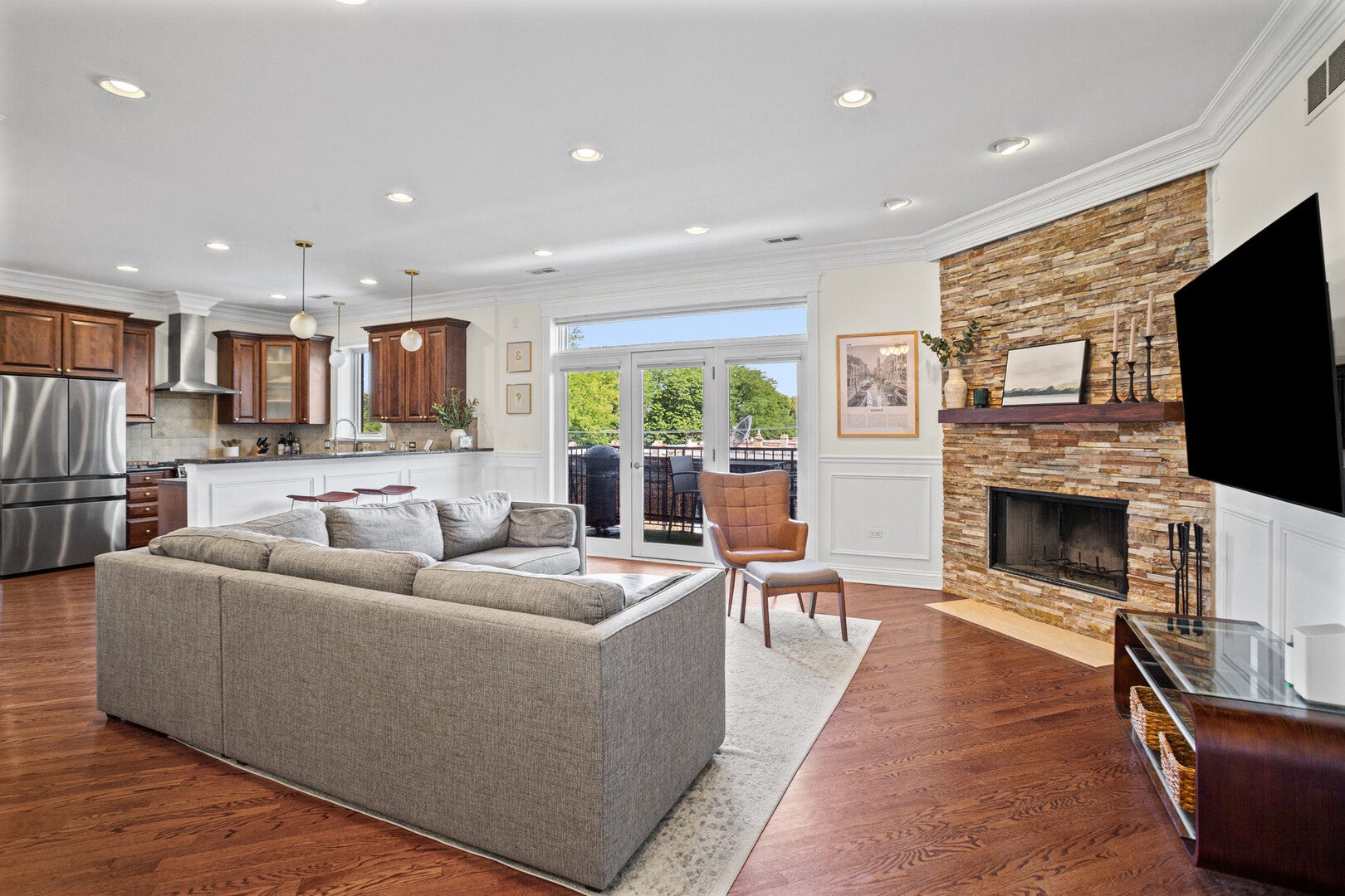 2450 W Montrose Avenue 3N