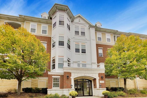 Photo of 2750 Commons Drive #208, Glenview, IL 60026 (MLS # 12783847)