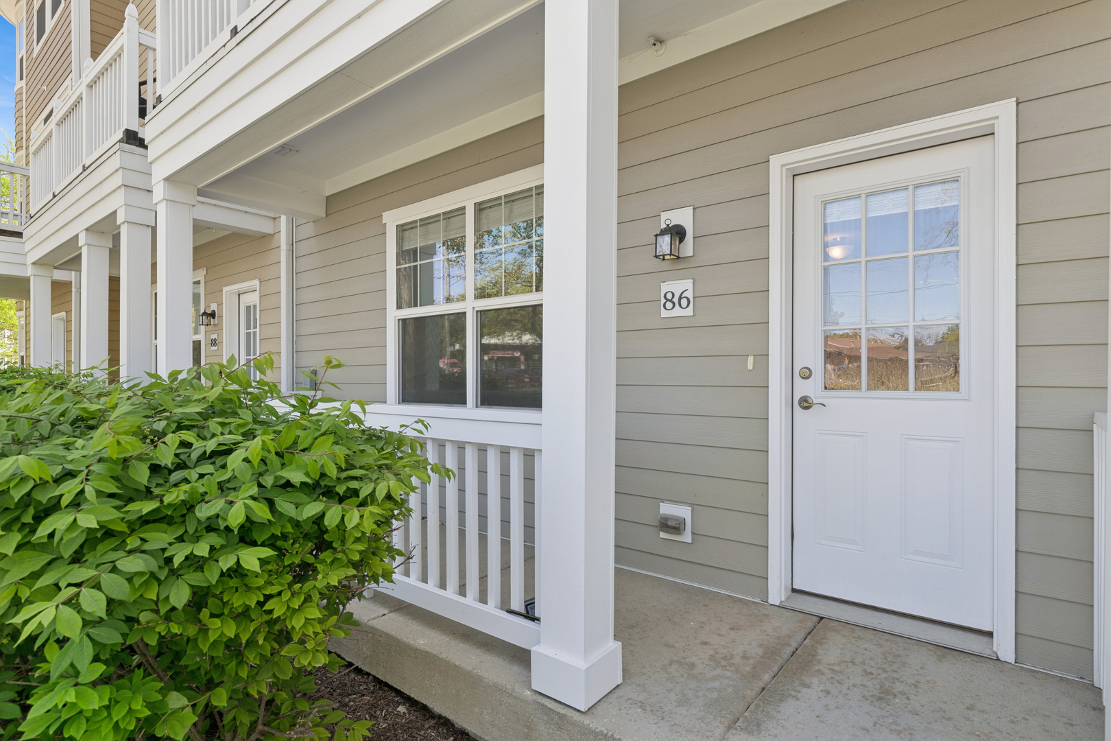 86 Lakeview Place