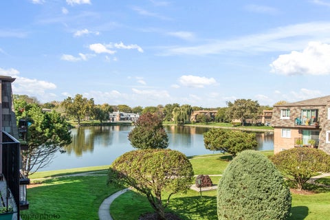 Tiny photo for 9389 Bay Colony Drive #3E, Des Plaines, IL 60016 (MLS # 12793422)