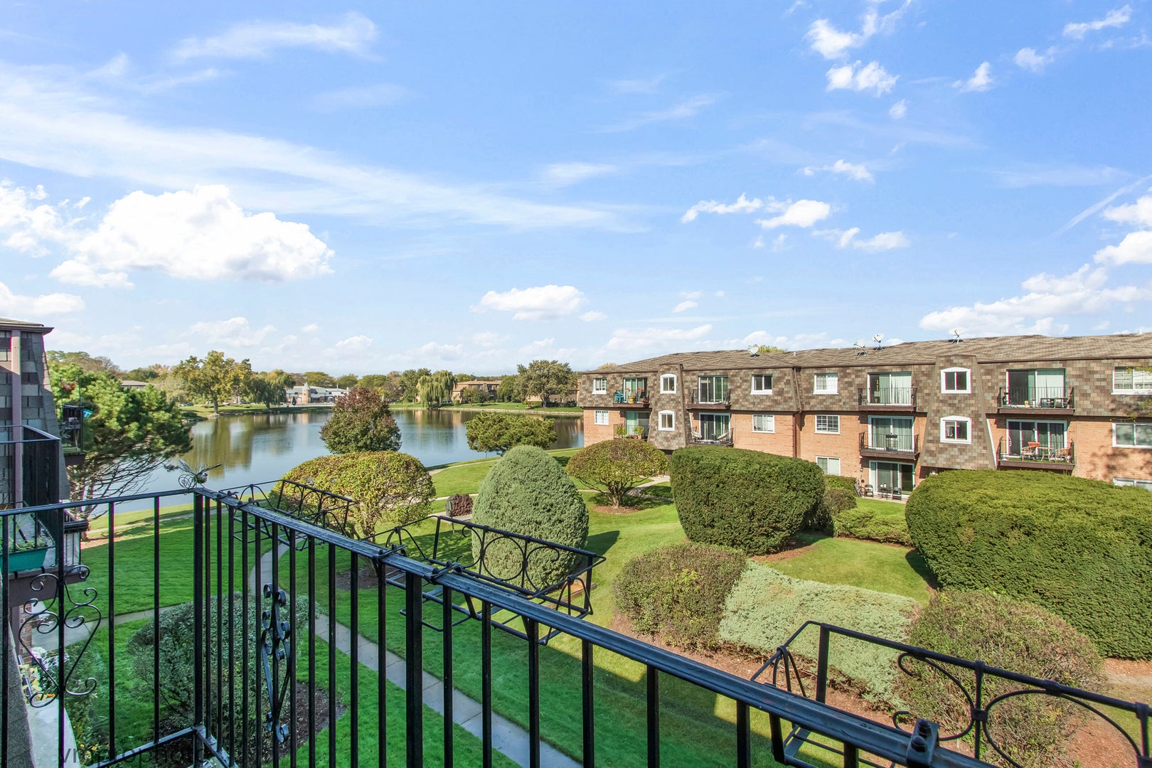 9389 Bay Colony Drive 3E