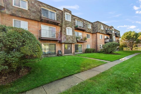 Photo of 9389 Bay Colony Drive #3E, Des Plaines, IL 60016 (MLS # 12793422)