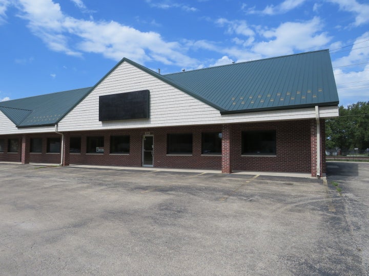 Photo 1 of 32 — 464 S Front Street, Braidwood, IL 60408