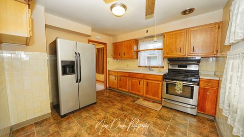 Tiny photo for 115 S Lincoln Avenue, Mundelein, IL 60060 (MLS # 12473738)