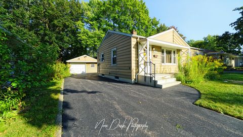 Tiny photo for 115 S Lincoln Avenue, Mundelein, IL 60060 (MLS # 12473738)