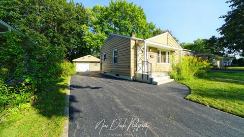 Tiny photo for 115 S Lincoln Avenue, Mundelein, IL 60060 (MLS # 12473738)