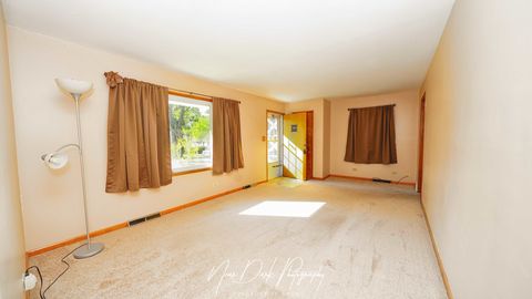 Tiny photo for 115 S Lincoln Avenue, Mundelein, IL 60060 (MLS # 12473738)