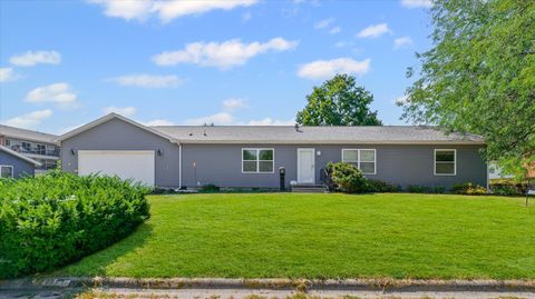 Photo of 1505 Briarcliff Drive, Urbana, IL 61802 (MLS # 12443211)