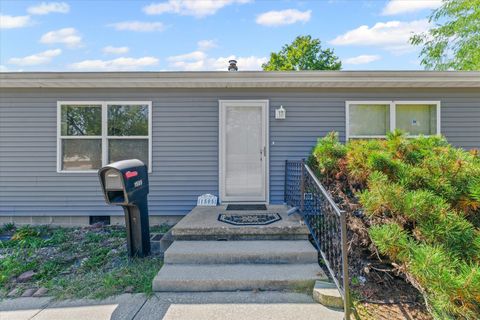 Tiny photo for 1505 Briarcliff Drive, Urbana, IL 61802 (MLS # 12443211)