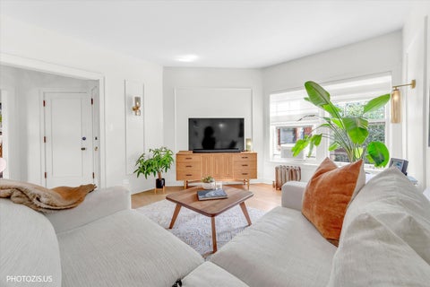 Tiny photo for 846 Hinman Avenue #2, Evanston, IL 60202 (MLS # 12753457)