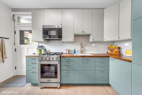 Tiny photo for 846 Hinman Avenue #2, Evanston, IL 60202 (MLS # 12753457)
