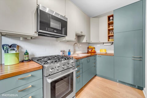 Tiny photo for 846 Hinman Avenue #2, Evanston, IL 60202 (MLS # 12753457)