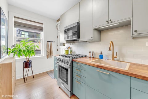 Tiny photo for 846 Hinman Avenue #2, Evanston, IL 60202 (MLS # 12753457)