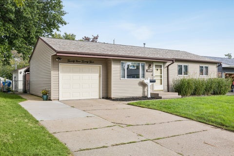 Tiny photo for 2923 Cypress Drive, Bettendorf, IA 52722 (MLS # 12771099)