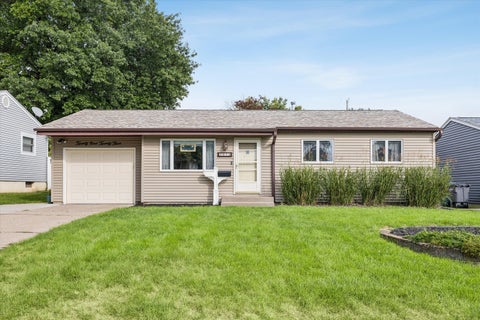 Photo of 2923 Cypress Drive, Bettendorf, IA 52722 (MLS # 12771099)