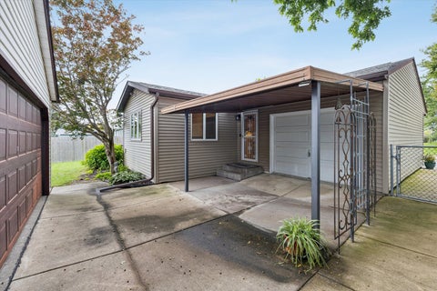 Tiny photo for 2923 Cypress Drive, Bettendorf, IA 52722 (MLS # 12771099)
