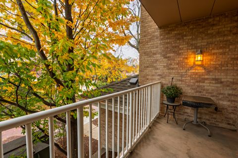 Tiny photo for 1745 PAVILION Way #206, Park Ridge, IL 60068 (MLS # 12515784)
