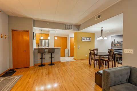 Tiny photo for 1745 PAVILION Way #206, Park Ridge, IL 60068 (MLS # 12515784)