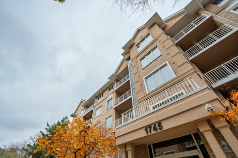 Tiny photo for 1745 PAVILION Way #206, Park Ridge, IL 60068 (MLS # 12515784)