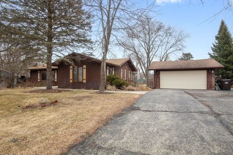 Photo of 5 Echo Hill Road, Oakwood Hills, IL 60013 (MLS # 12579749)
