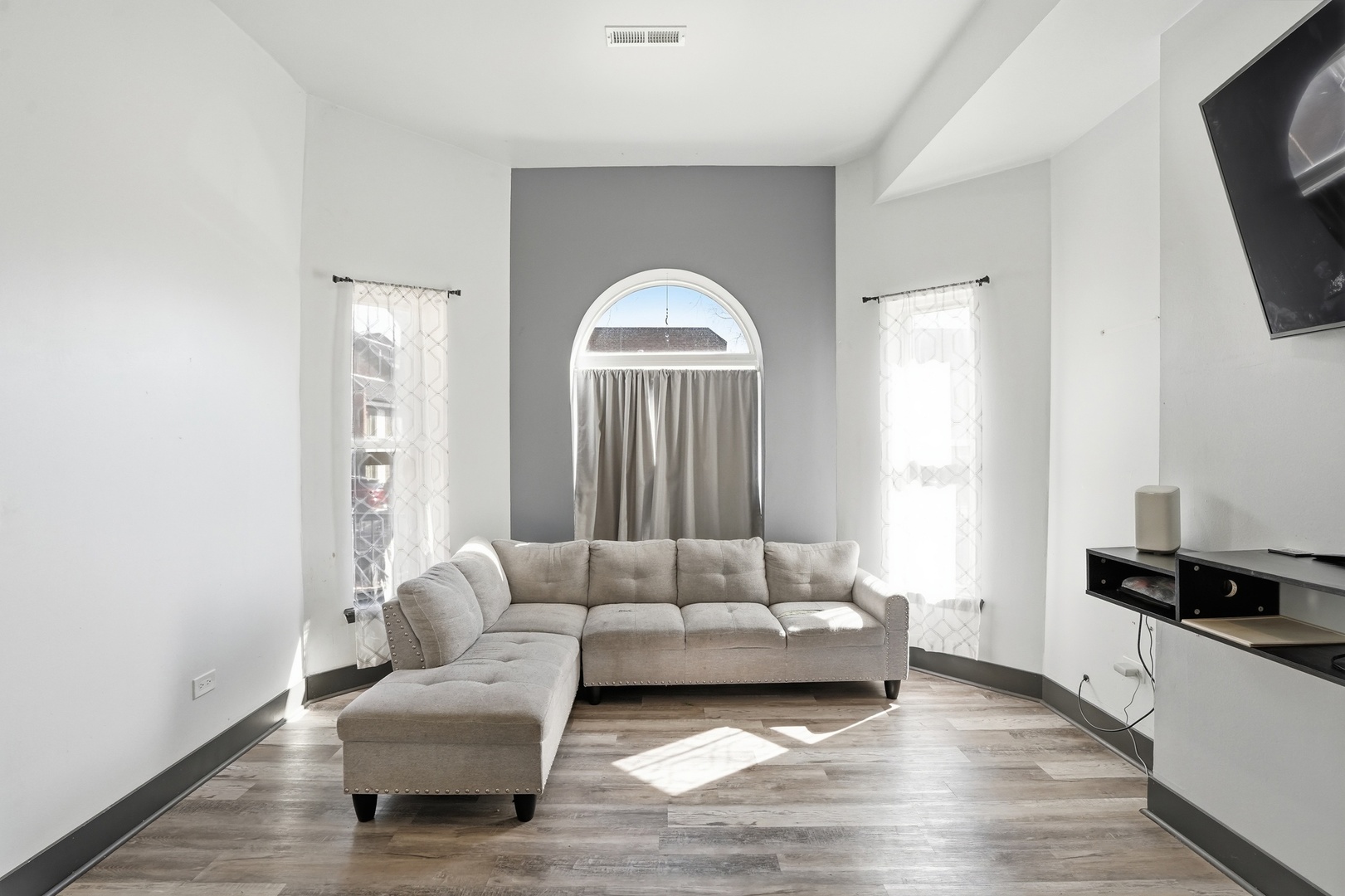 3248 W Maypole Avenue