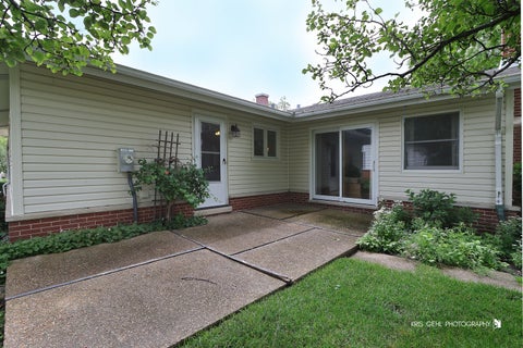 Tiny photo for 518 Oak Street, Elk Grove Village, IL 60007 (MLS # 12678218)