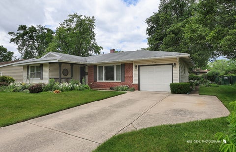 Tiny photo for 518 Oak Street, Elk Grove Village, IL 60007 (MLS # 12678218)