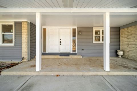 Tiny photo for 99 Essex Road, Elk Grove Village, IL 60007 (MLS # 12601490)