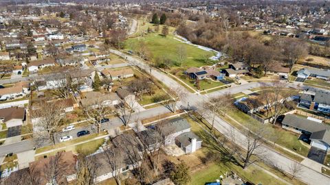 Tiny photo for 99 Essex Road, Elk Grove Village, IL 60007 (MLS # 12601490)