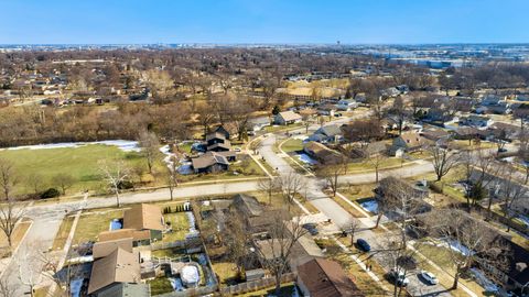 Tiny photo for 99 Essex Road, Elk Grove Village, IL 60007 (MLS # 12601490)