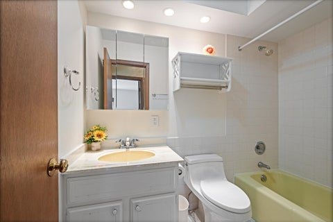 Tiny photo for 300 THAMES Parkway #3F, Park Ridge, IL 60068 (MLS # 12758615)