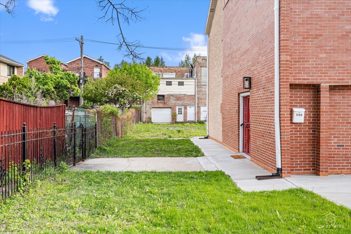 611 W 25th Place