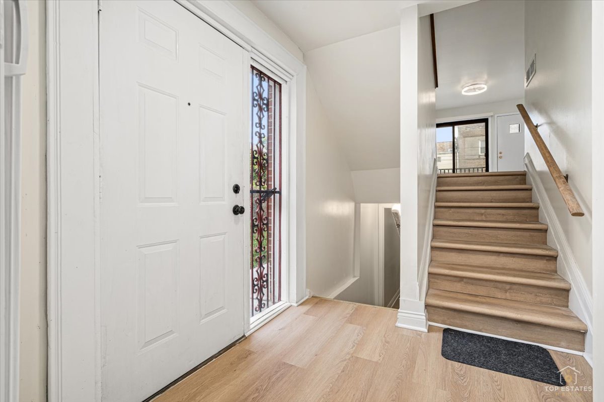 611 W 25th Place