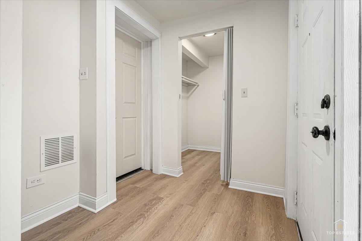 611 W 25th Place