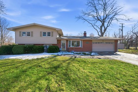 Photo of 6 E Anchor Drive, Oswego, IL 60543 (MLS # 12594485)