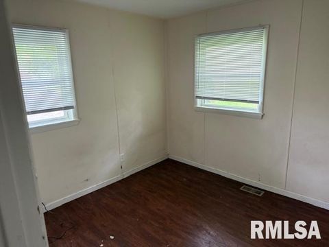 Tiny photo for 316 Lynda Drive, Carbondale, IL 62901 (MLS # EB458605)