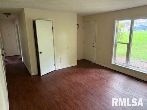 Tiny photo for 316 Lynda Drive, Carbondale, IL 62901 (MLS # EB458605)