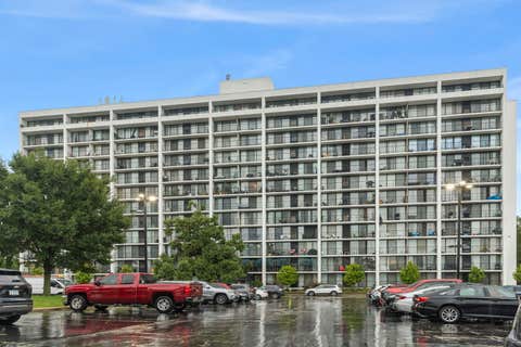 Photo of 2005 S Finley Road #304, Lombard, IL 60148 (MLS # 12725468)