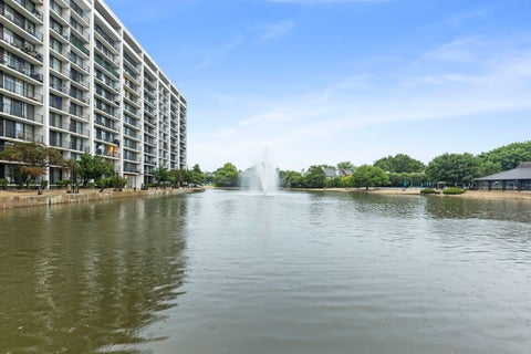 Tiny photo for 2005 S Finley Road #304, Lombard, IL 60148 (MLS # 12725468)