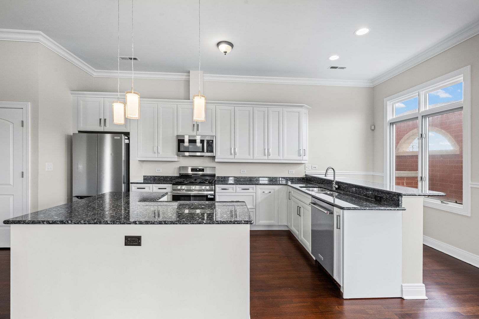 852 N Damen Avenue 4B