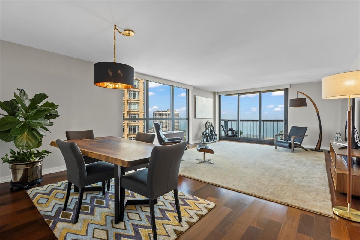 2500 N Lakeview Avenue 3404