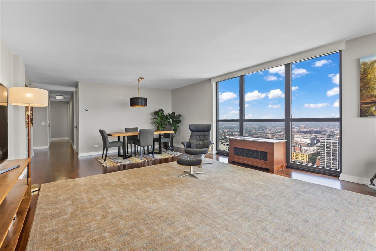 2500 N Lakeview Avenue 3404